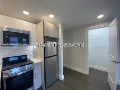 Fenway/kenmore Spacious 2 bed 1 bath available 12/01 on Queensberry St. Fenway!   Boston - $2,600